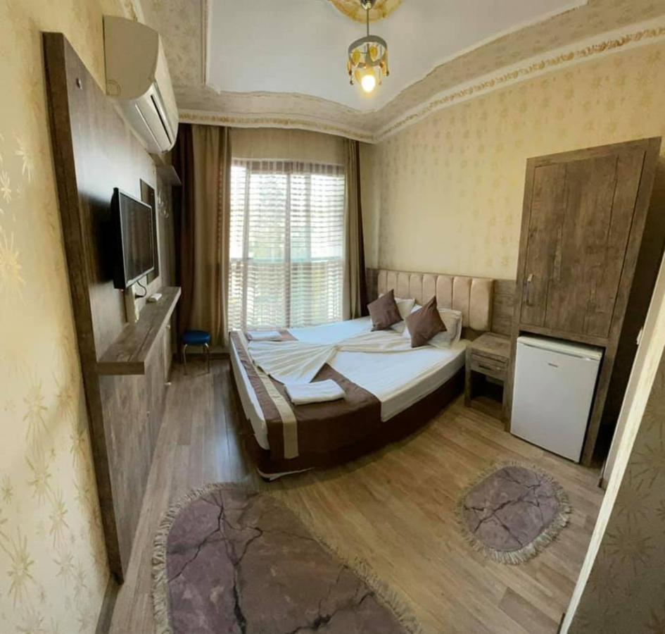 Oezguer Hotel Antalya Exterior photo